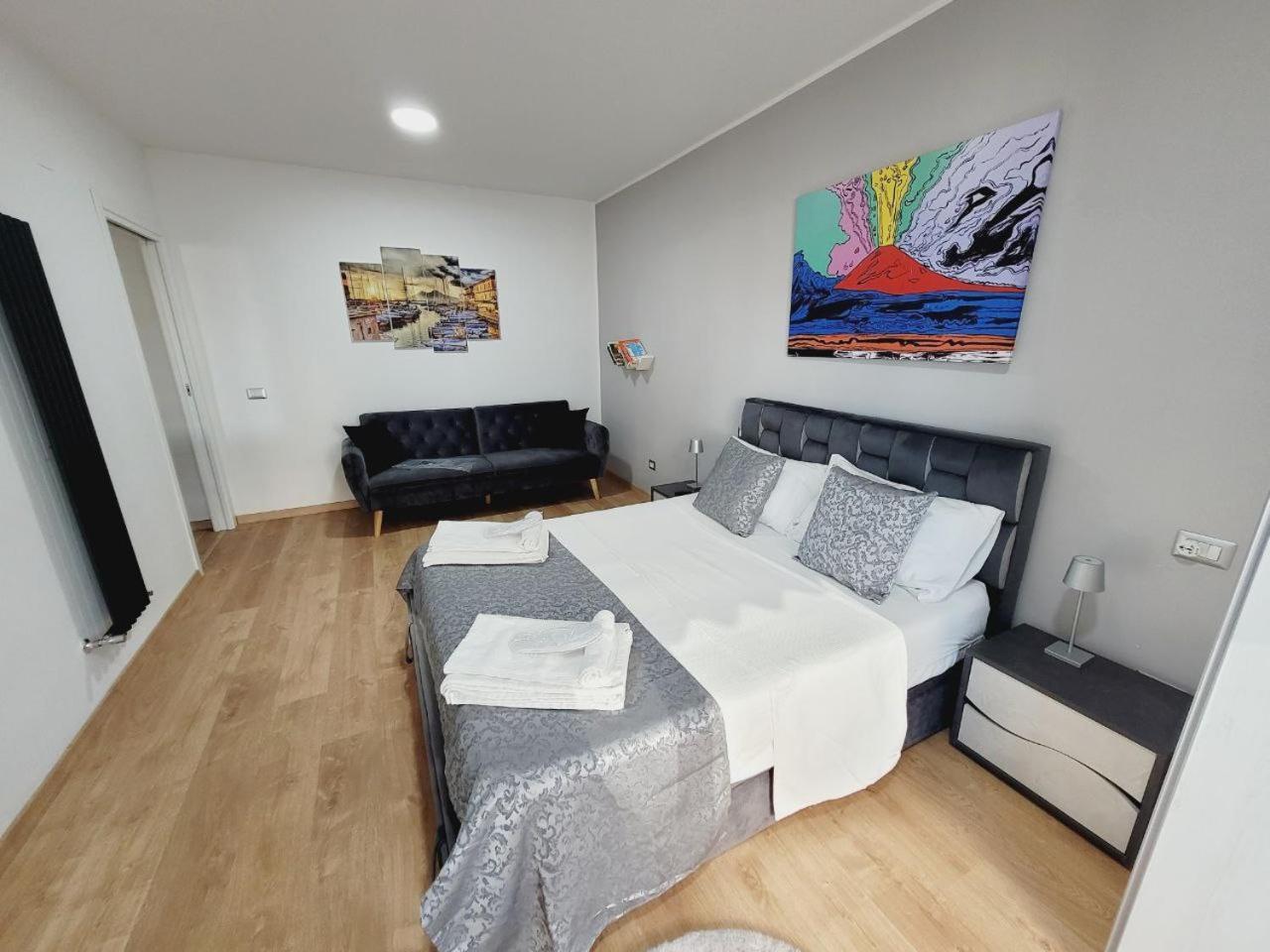 Luxury 23 * Neapel